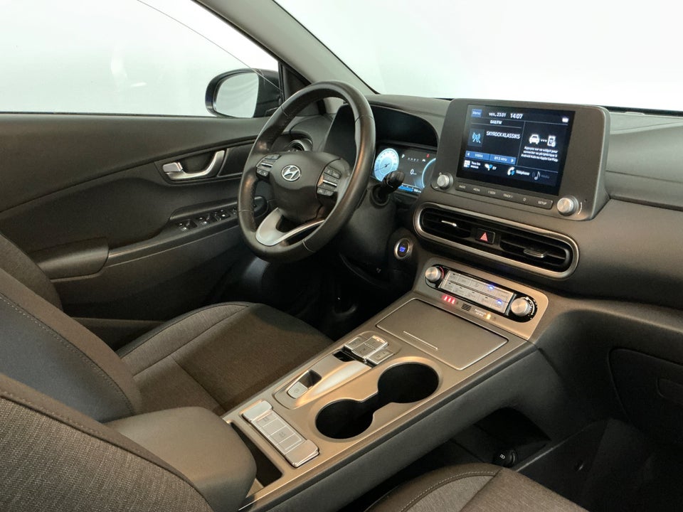 Hyundai Kona 39 EV Essential 5d