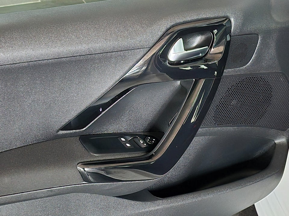 Peugeot 208 1,2 VTi 82 Allure Sky 5d