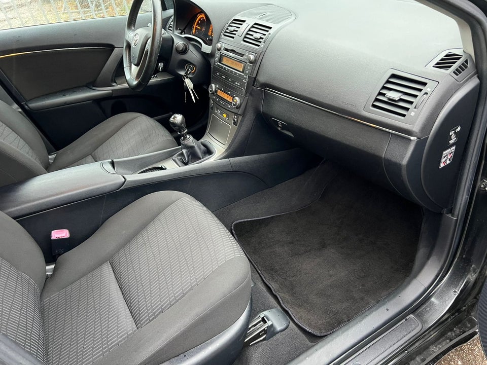 Toyota Avensis 1,8 VVT-i T2 stc. 5d