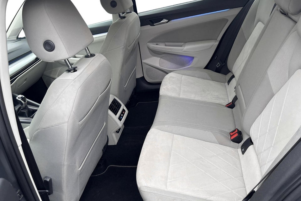 VW Golf VIII 1,5 TSi 130 Life Variant 5d