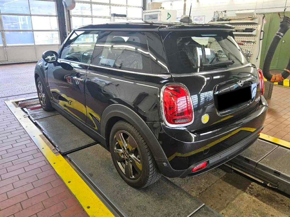 MINI Cooper SE Essential 3d
