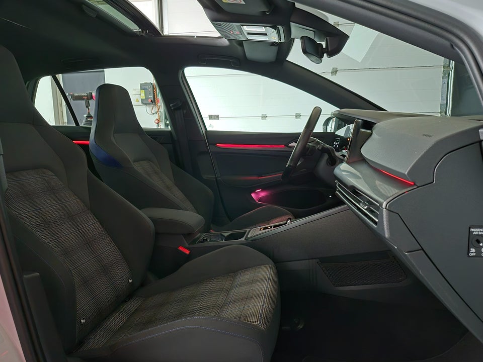 VW Golf VIII 1,4 GTE DSG 5d