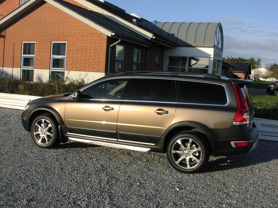 Volvo XC70 2,4 D4 181 Momentum aut. AWD 5d