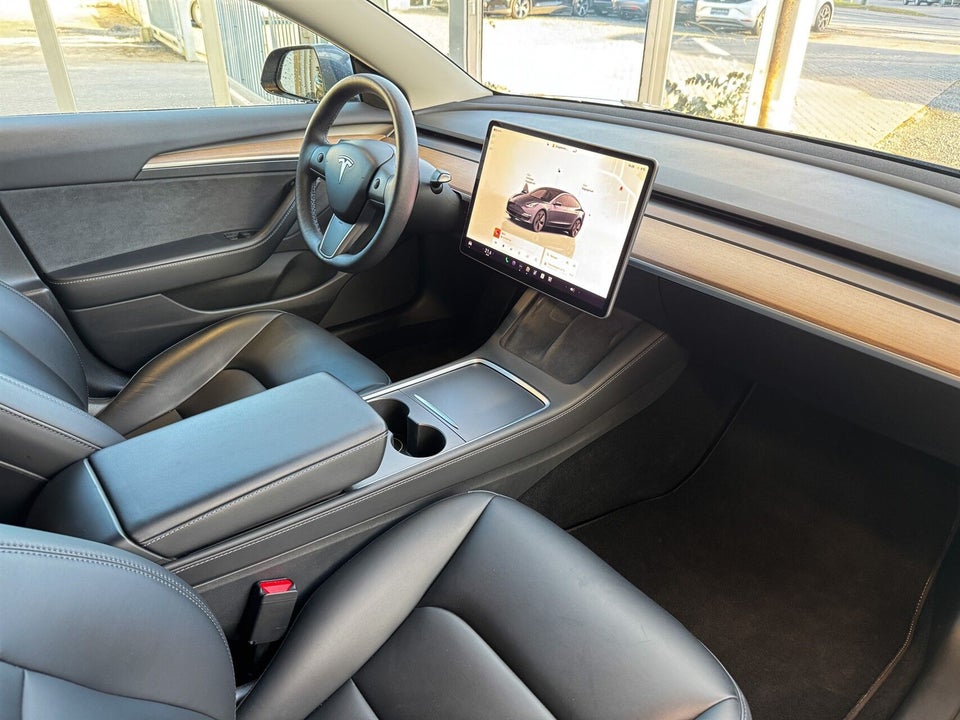 Tesla Model 3 RWD 4d