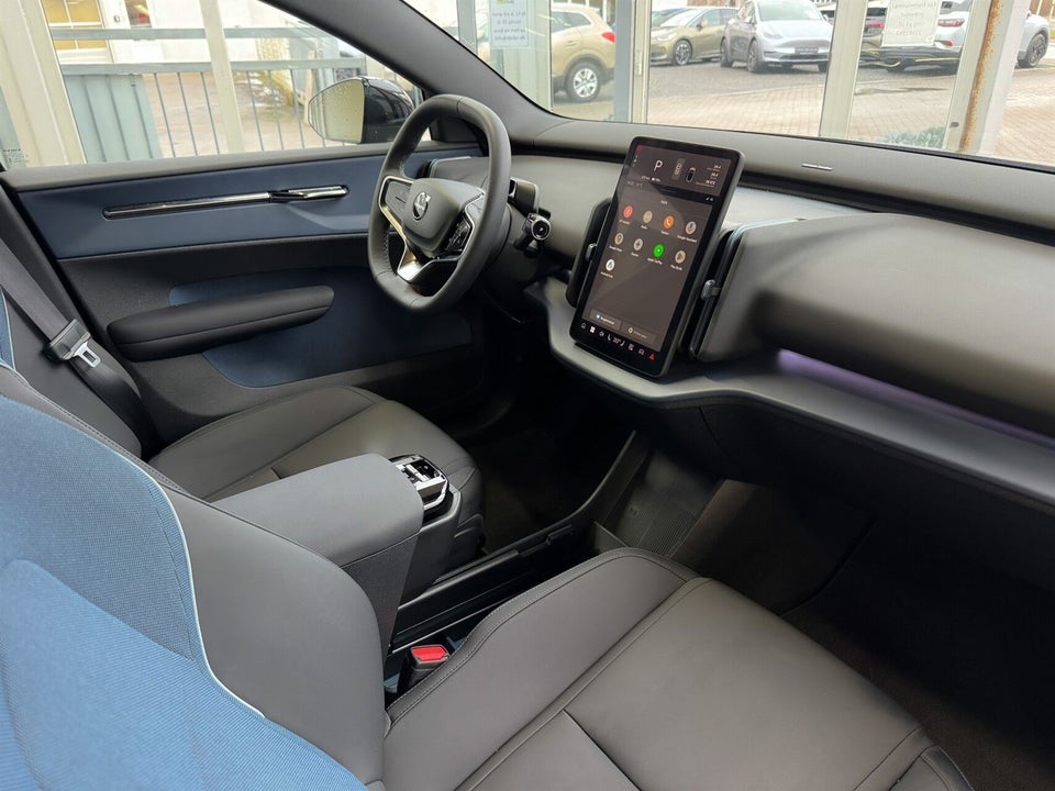 Volvo EX30 Extended Range Plus 5d