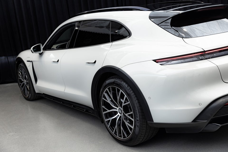 Porsche Taycan 4 Performance+ Cross Turismo 5d
