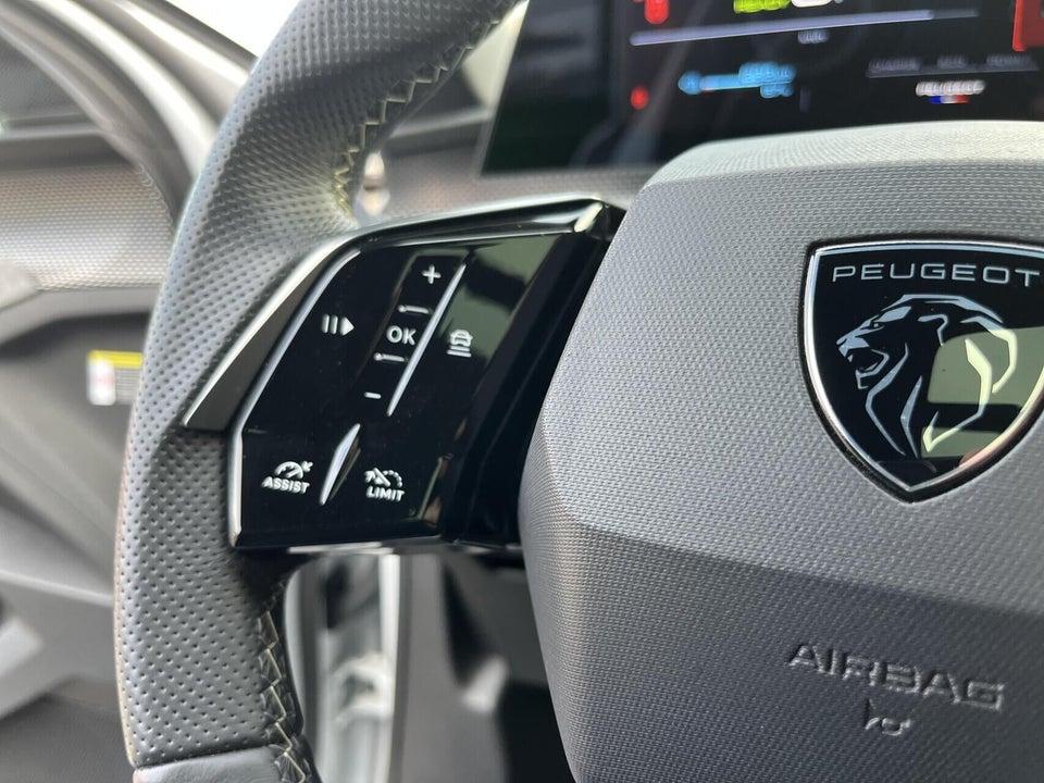 Peugeot e-3008 77 GT Pack 5d