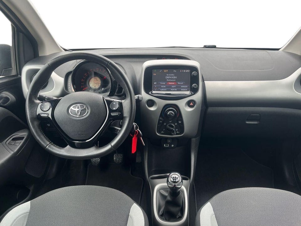 Toyota Aygo 1,0 VVT-i x-black 5d