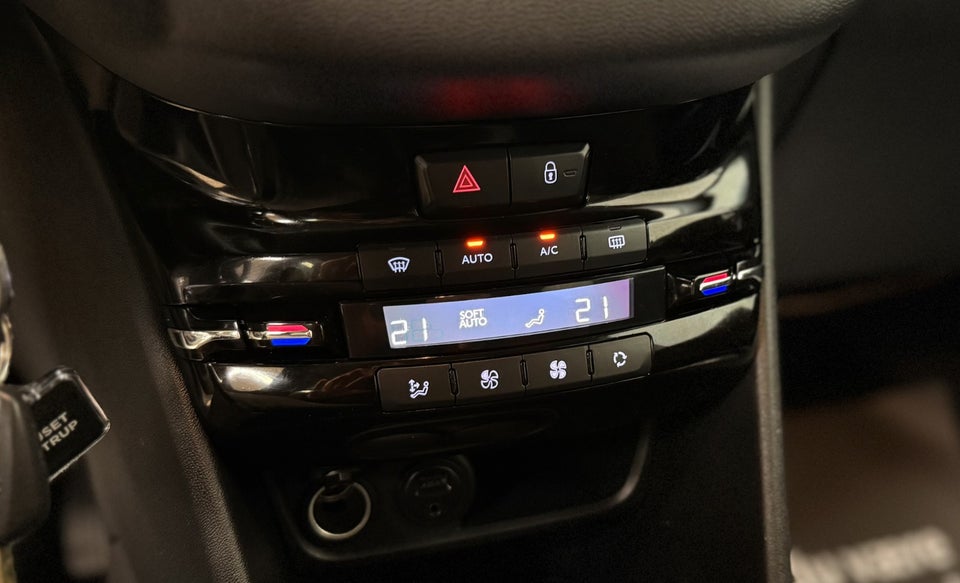 Peugeot 208 1,2 VTi 82 Chili+ 5d