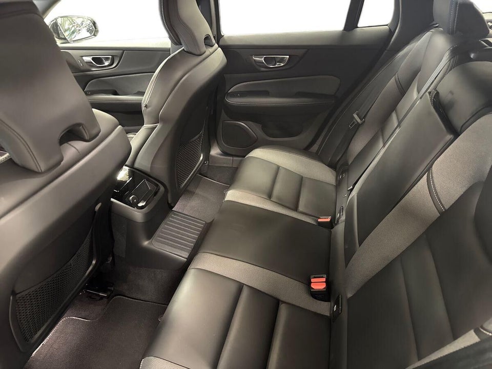 Volvo V60 2,0 T6 ReCharge R-Design aut. AWD 5d
