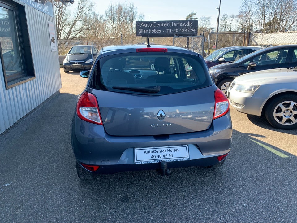 Renault Clio III 1,2 16V Avantage 5d