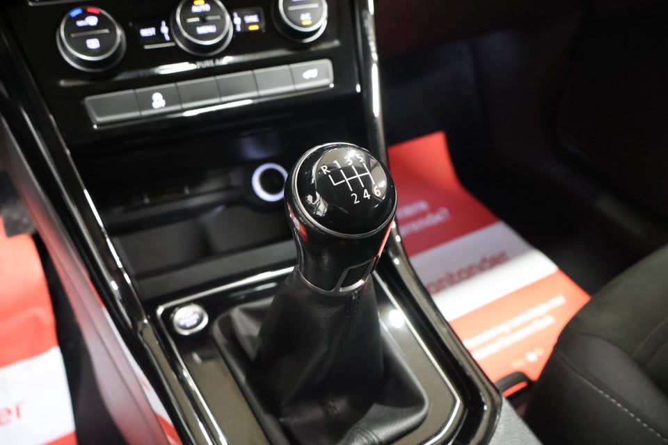 VW Touran 1,6 TDi 110 Highline 7prs 5d