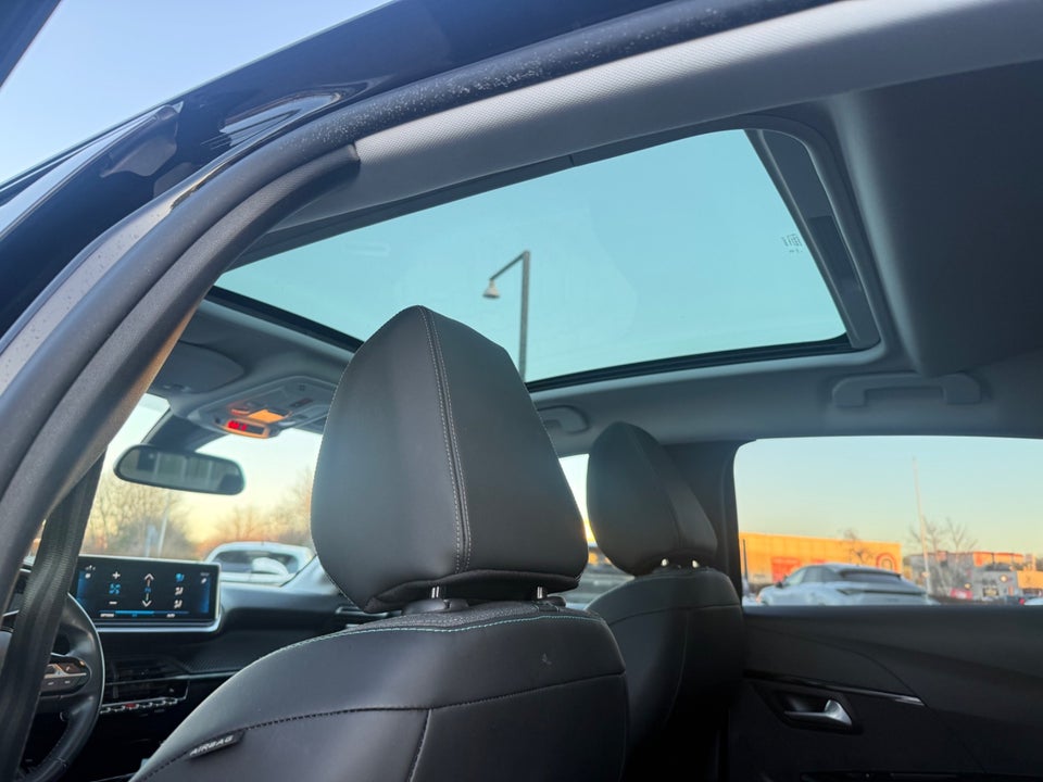 Peugeot 208 1,2 PureTech 100 Allure Sky 5d