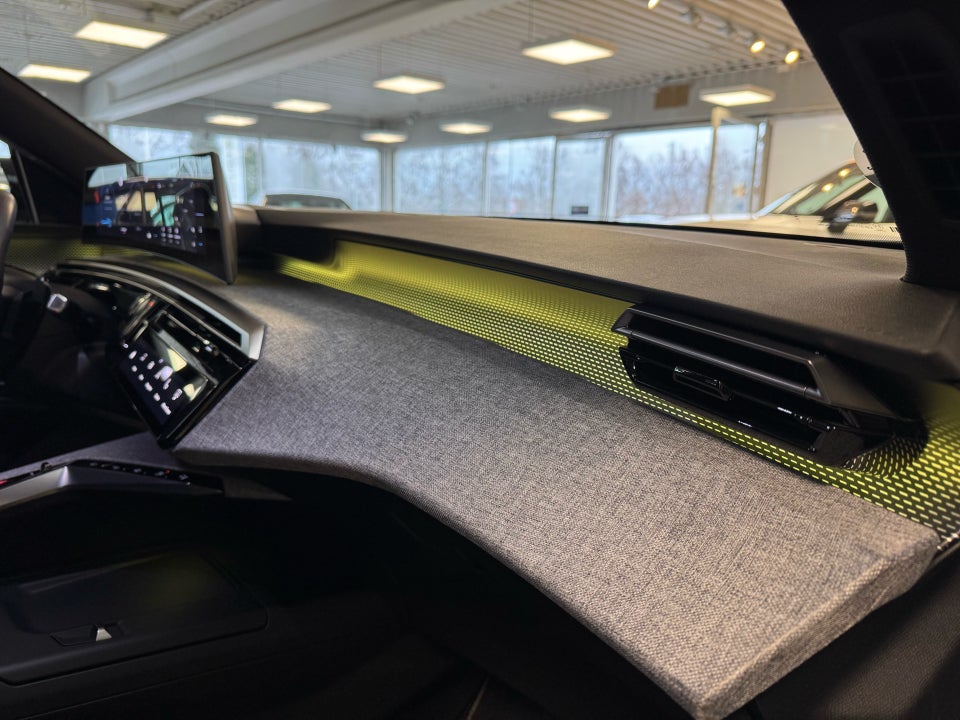 Peugeot e-5008 77 GT Pack 7prs 5d