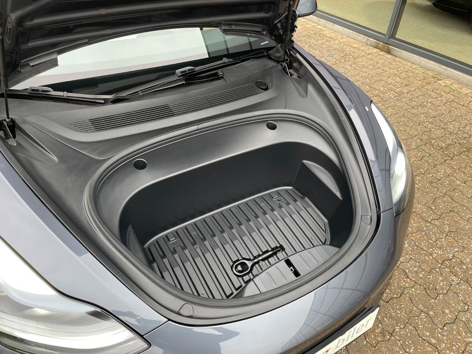 Tesla Model 3 Standard Range+ RWD 4d