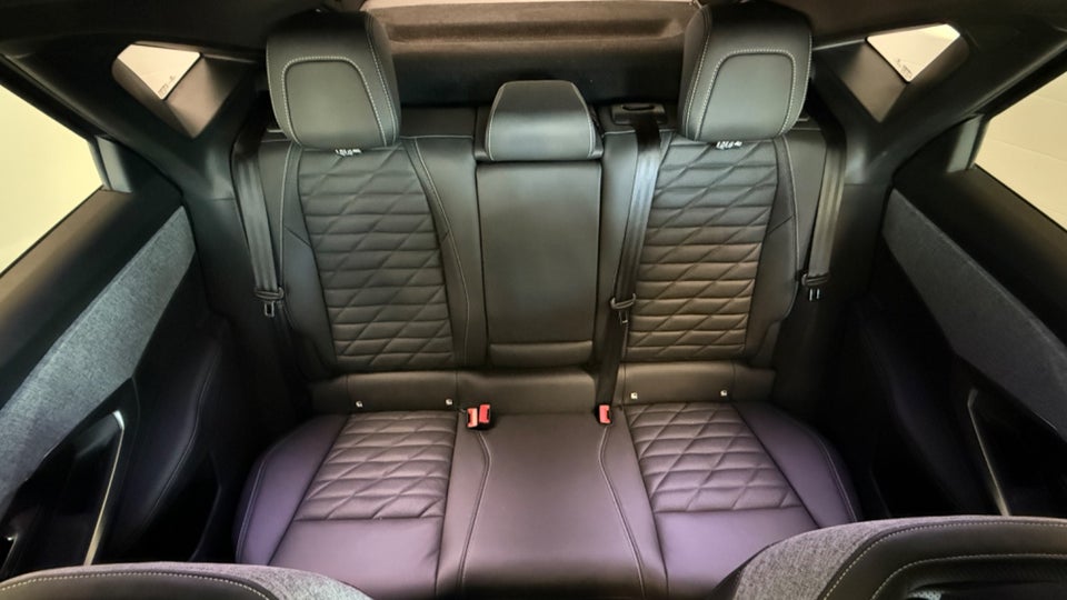 Peugeot e-3008 77 GT Pack 5d