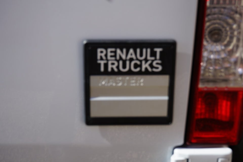 Renault Master IV T35 2,3 dCi 165 L3H2 Kassevogn RWD