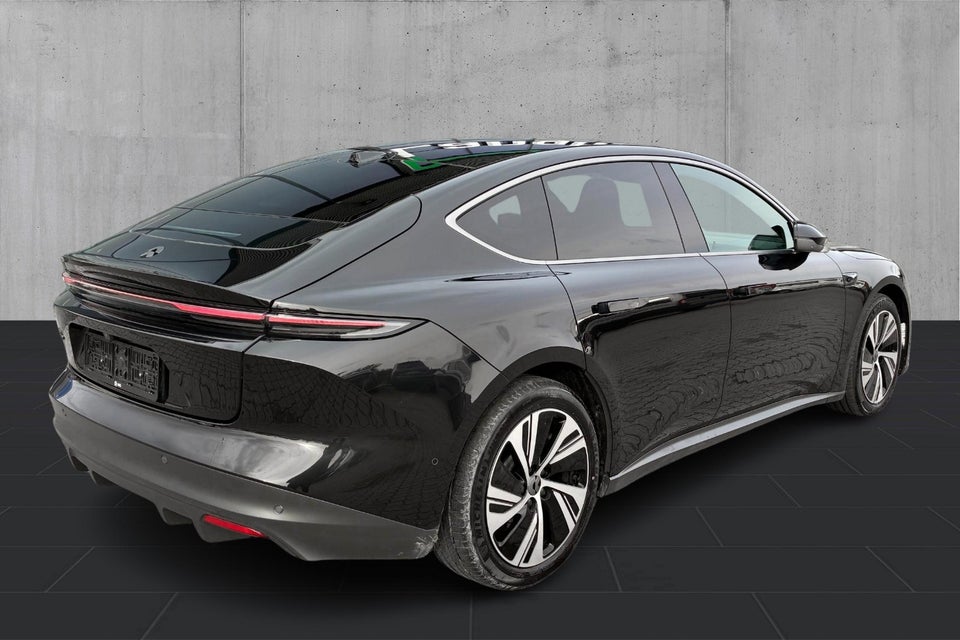 NIO ET5 75 Standard Range 4d