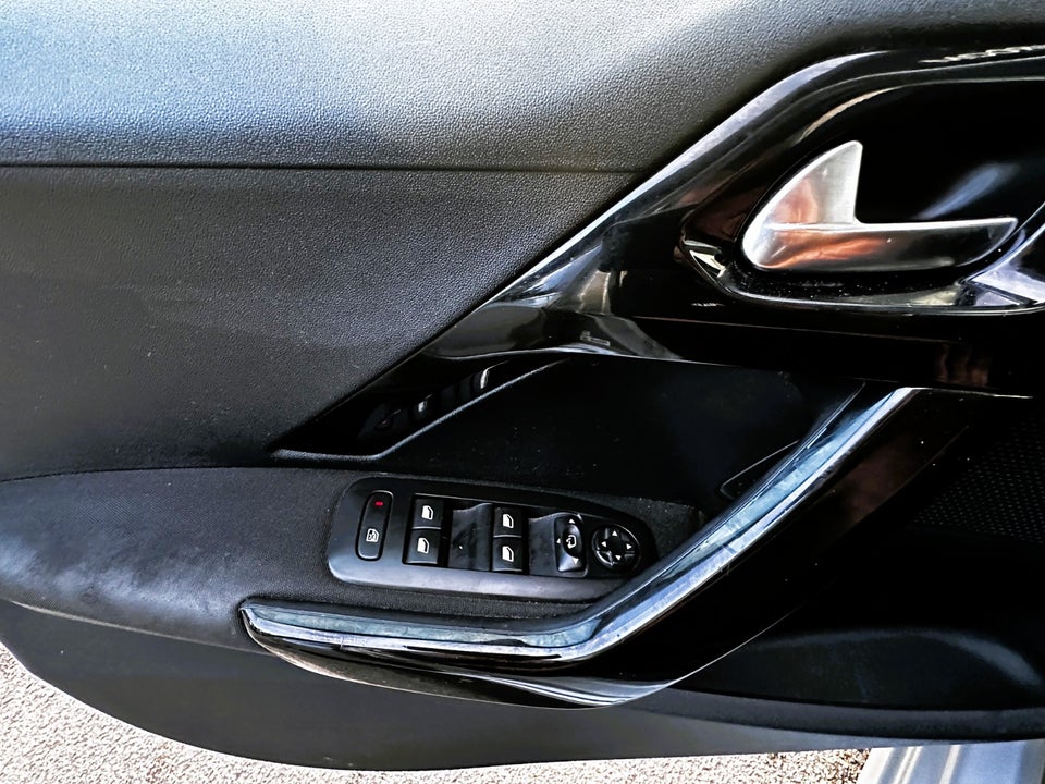 Peugeot 208 1,6 BlueHDi 100 Envy Sky 5d