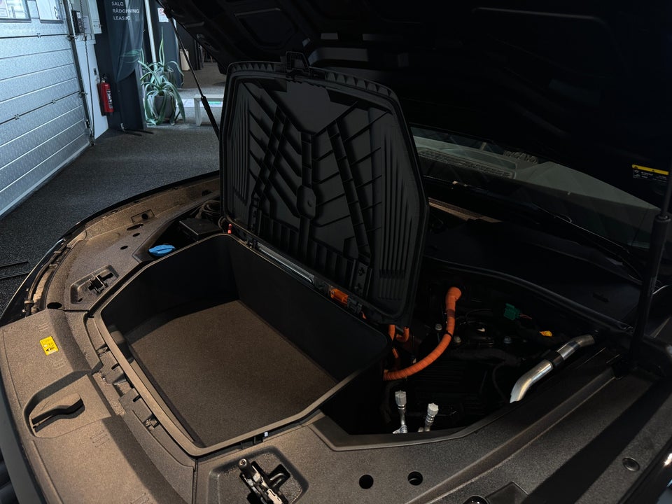 Audi Q8 e-tron 55 S-line Sportback quattro 5d