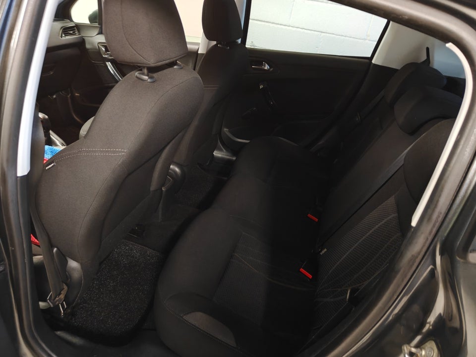 Peugeot 208 1,2 VTi Active 5d