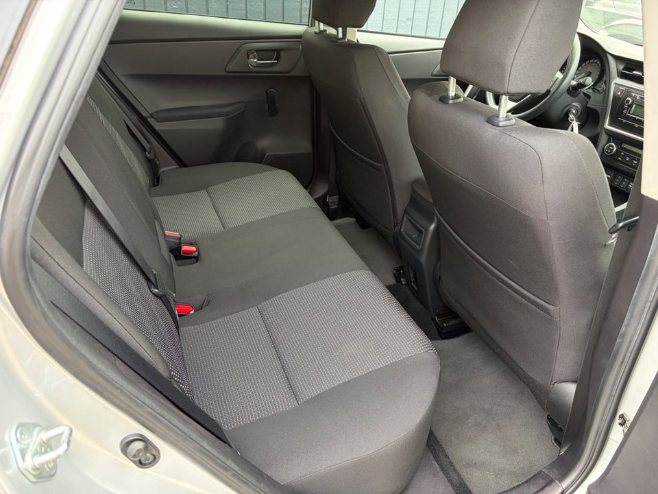 Toyota Auris 1,3 VVT-i T1+ Touring Sports 5d