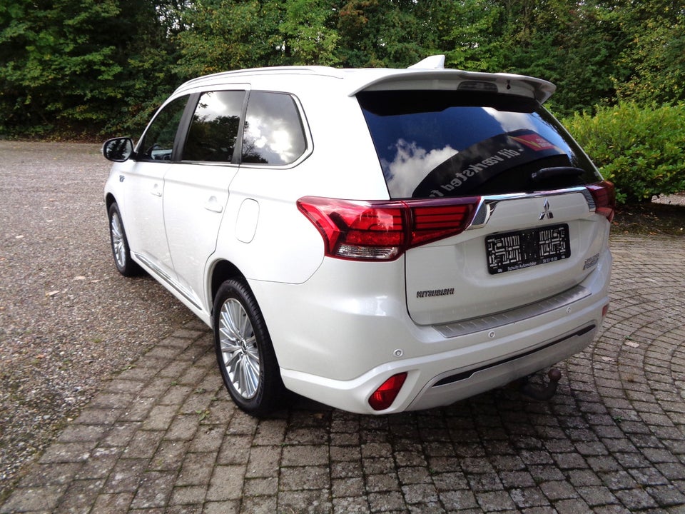 Mitsubishi Outlander 2,4 PHEV Instyle CVT 4WD 5d