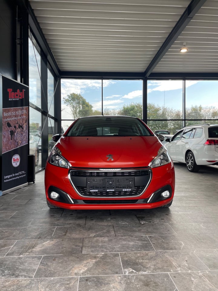 Peugeot 208 1,2 e-THP 110 Allure Sky 5d