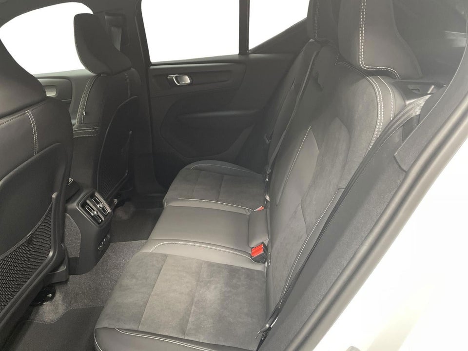 Volvo EX40 Extended Range Black Edition 5d