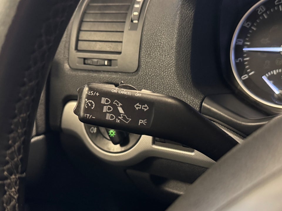 Skoda Octavia 1,6 TDi 105 Ambiente Combi 5d