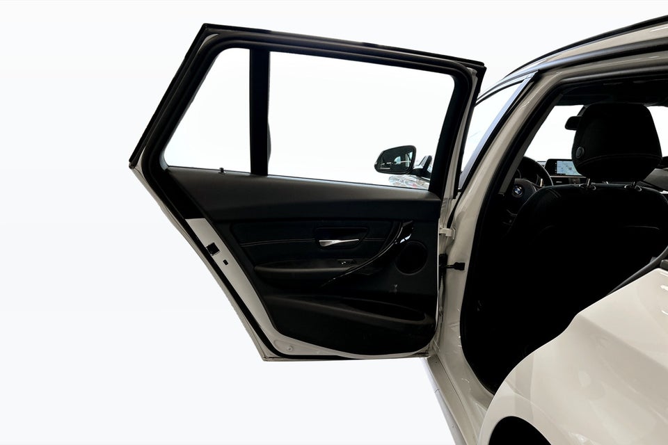 BMW 320i 2,0 Touring Executive aut. 5d