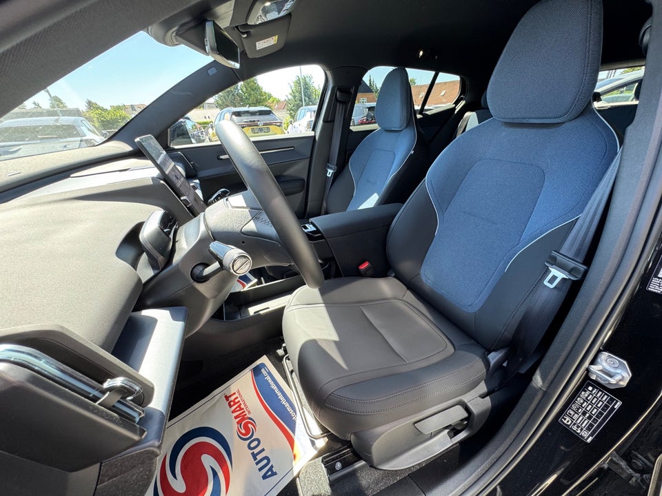 Volvo EX30 Extended Range Black Edition 5d