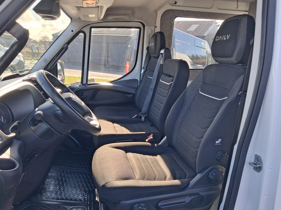 Iveco Daily 3,0 35S18 Mandskabsvogn AG8
