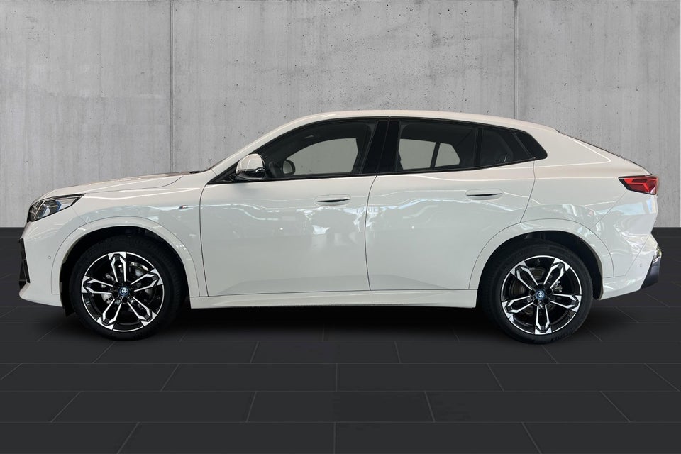 BMW iX2 eDrive20 M-Sport 5d