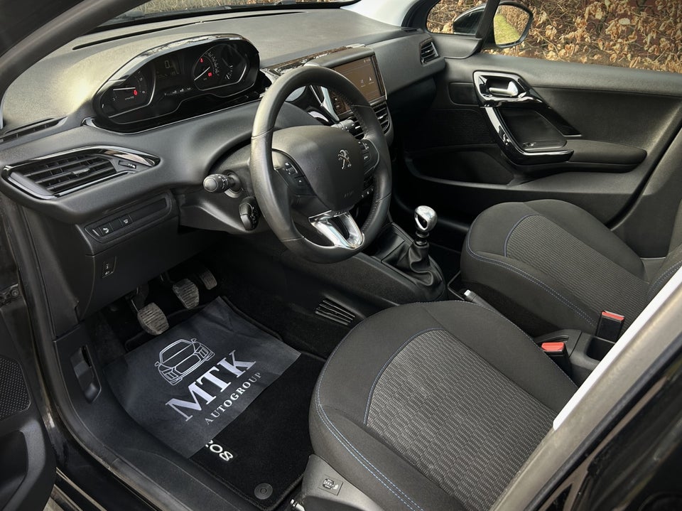 Peugeot 208 1,5 BlueHDi 100 Signature Sky 5d