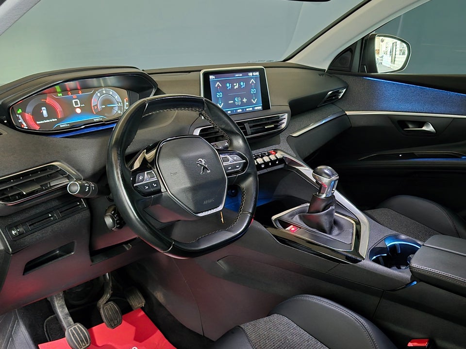 Peugeot 5008 1,2 PureTech 130 Allure 7prs 5d