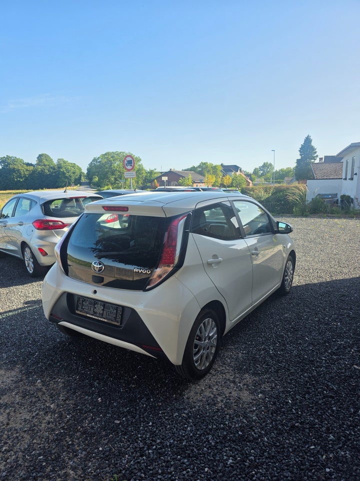 Toyota Aygo 1,0 VVT-i x-play 5d