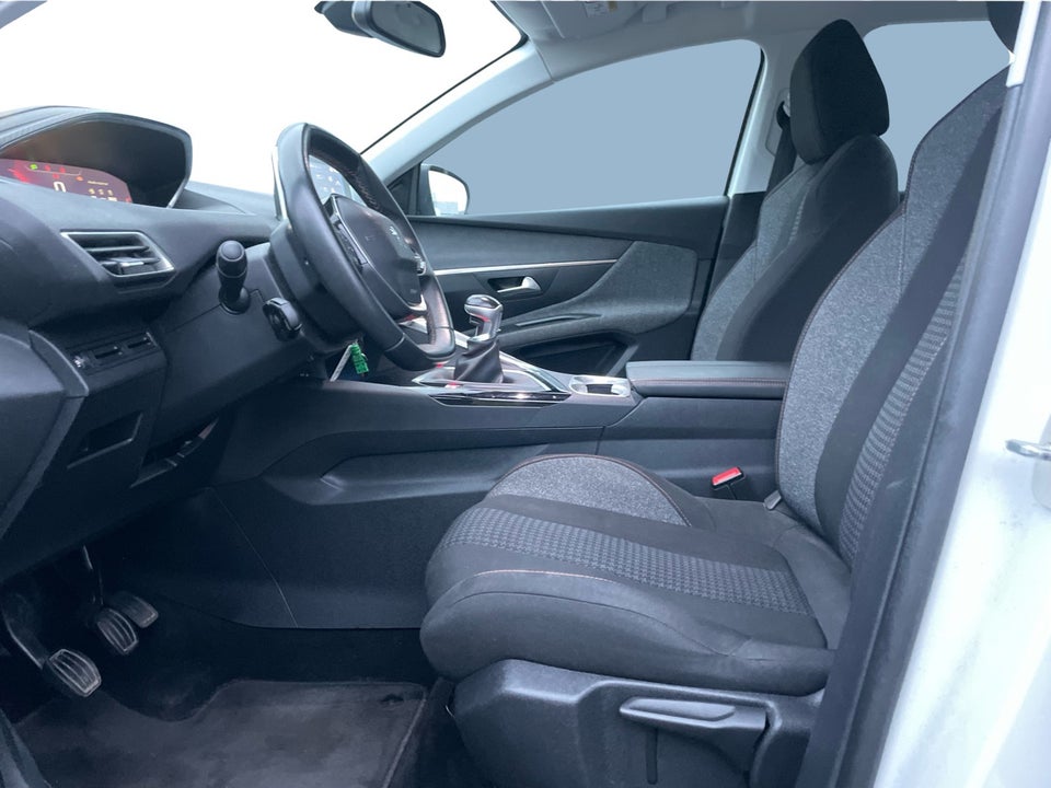 Peugeot 3008 1,2 e-THP 130 Active 5d