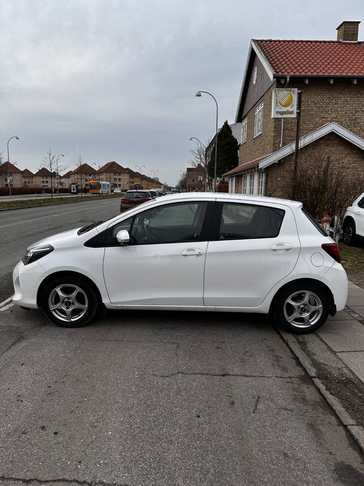 Toyota Yaris 1,0 VVT-i T2 Komfort 5d