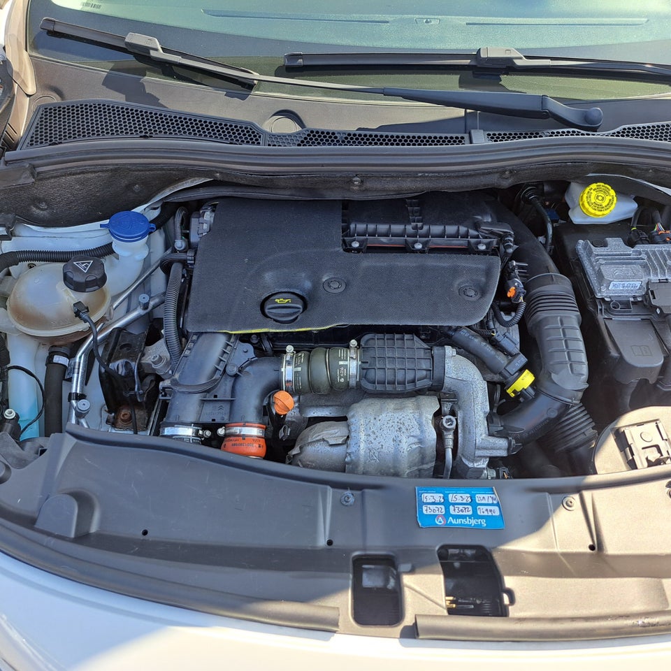 Peugeot 2008 1,6 BlueHDi 100 Allure 5d