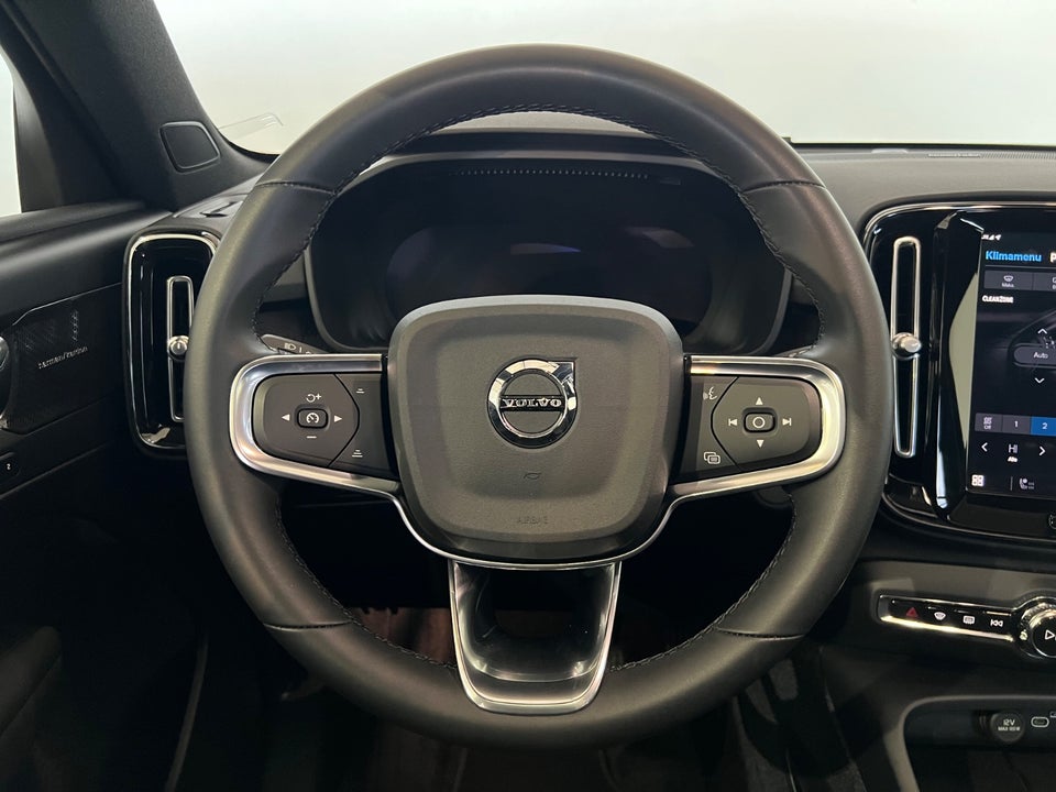 Volvo XC40 ReCharge Extended Range Ultra Dark 5d