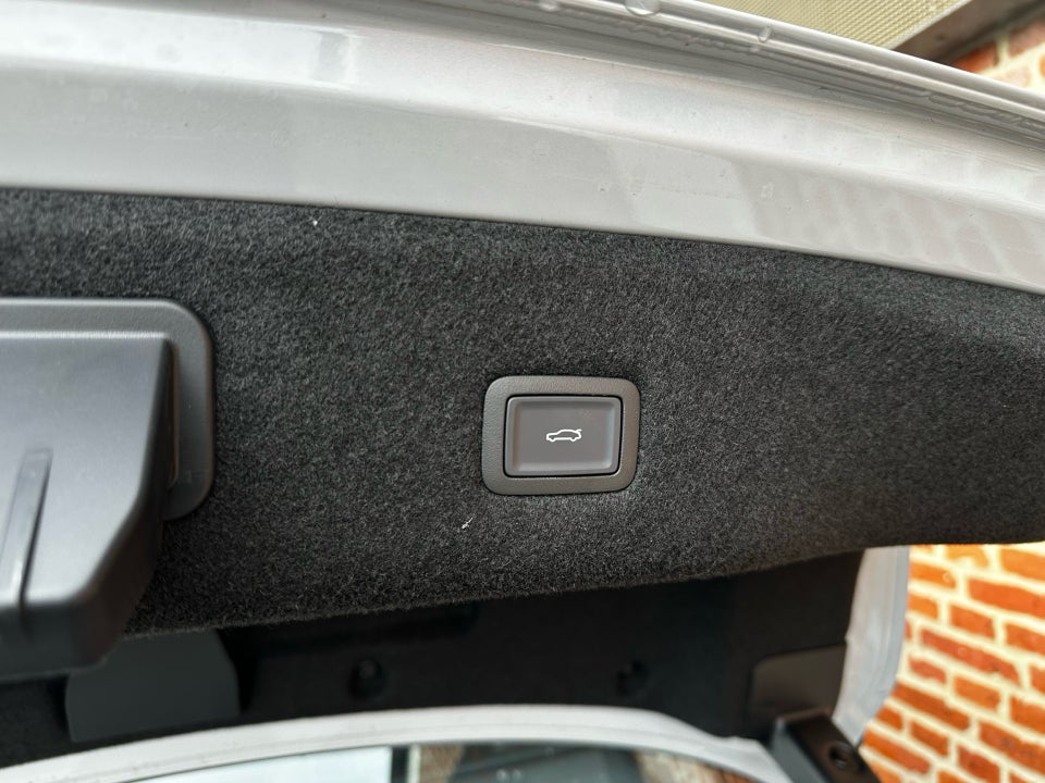 Hongqi EH7 111 Exclusive 4d