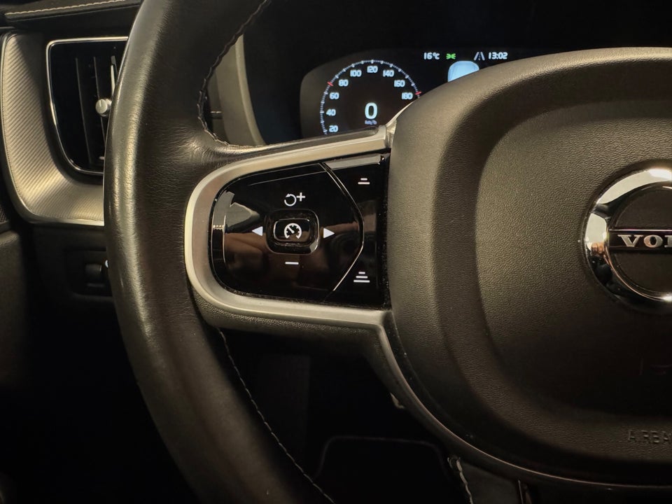 Volvo XC60 2,0 B4 197 R-Design aut. 5d