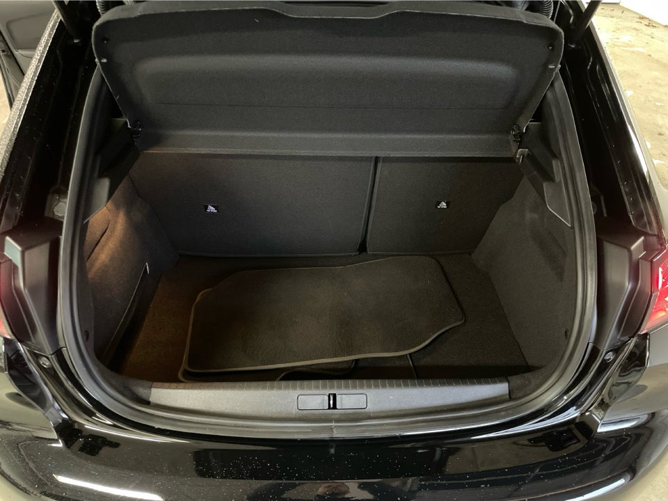 Peugeot 208 1,2 PureTech 100 Black Selection 5d