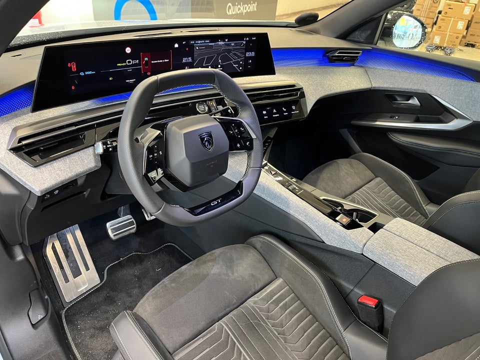 Peugeot e-3008 77 GT Pack 5d