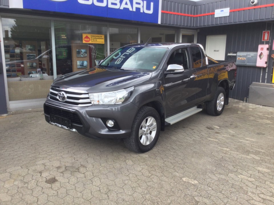 Toyota HiLux 2,4 D-4D 150 T3 Ex.Kab 4x4 4d