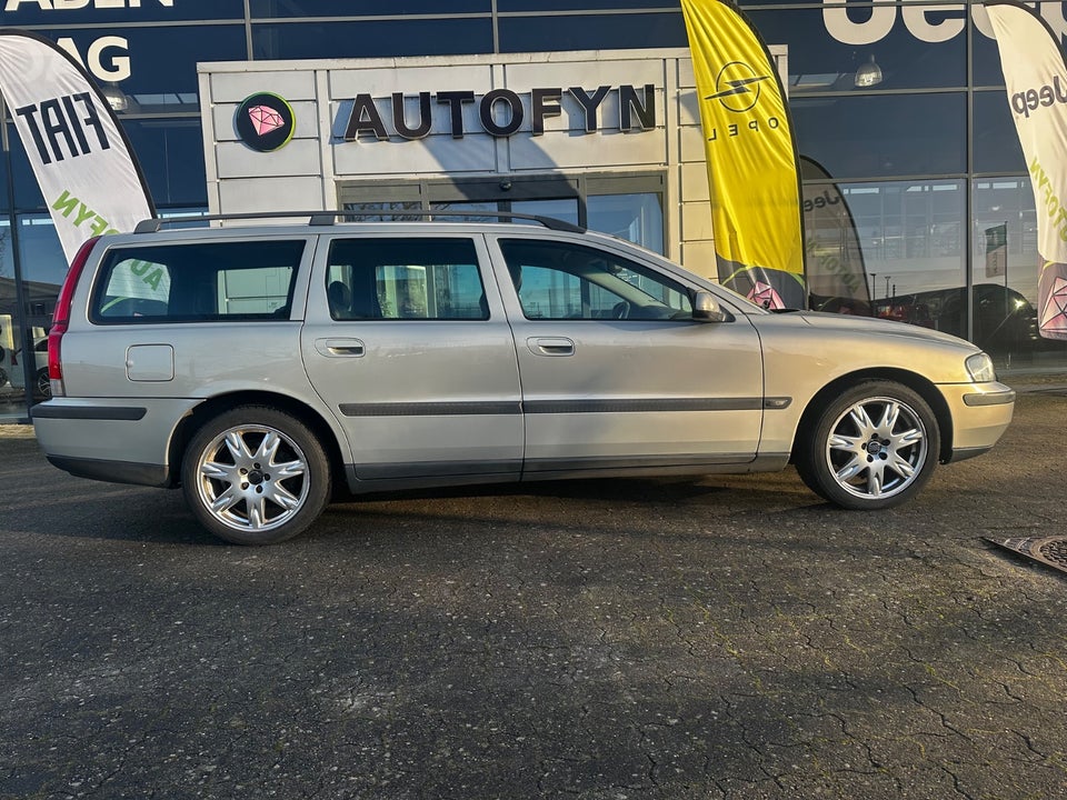 Volvo V70 2,3 T5 aut. 5d