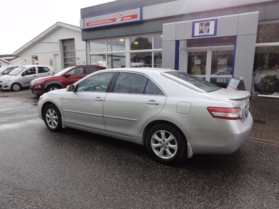 Toyota Camry 2,4 aut. 4d