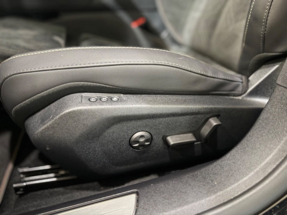 DS DS 9 1,6 E-Tense Performance Line+ EAT8 4d