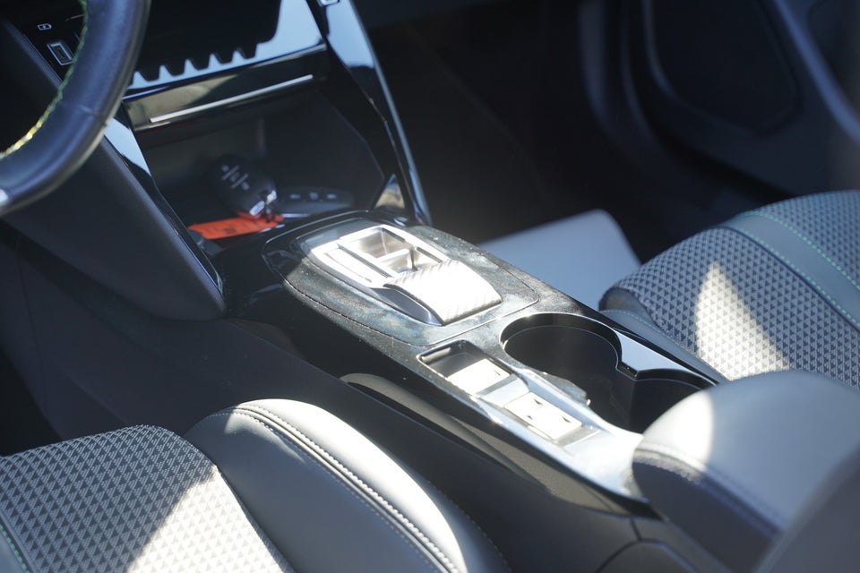Peugeot e-2008 50 GT Sky 5d